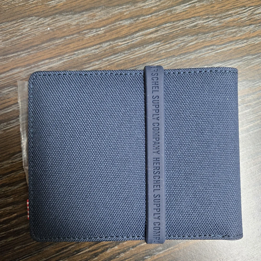 NEW Stylish Herschel Navy Tan Wallet bi-fold with elastic band makes great gift